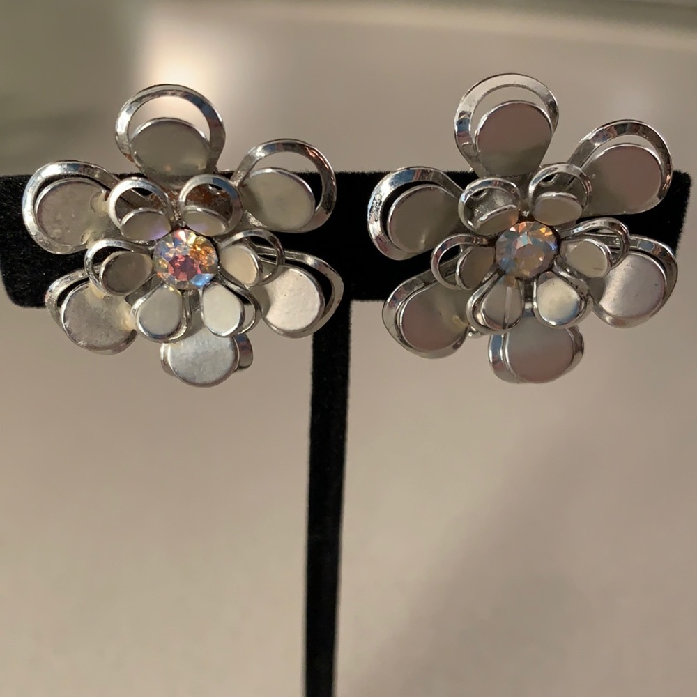 Coro silver tone flower rhinestone earrings (61)
